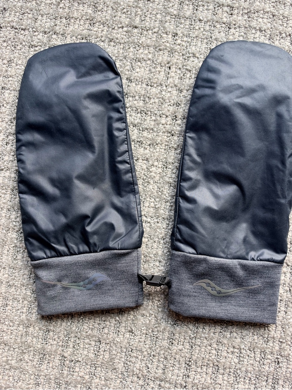 Saucony Black and Gray Running Mittens